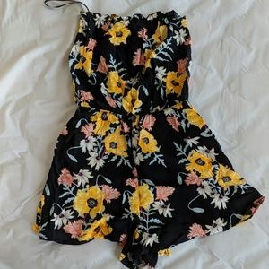 NWOT Cute multi color floral romper!